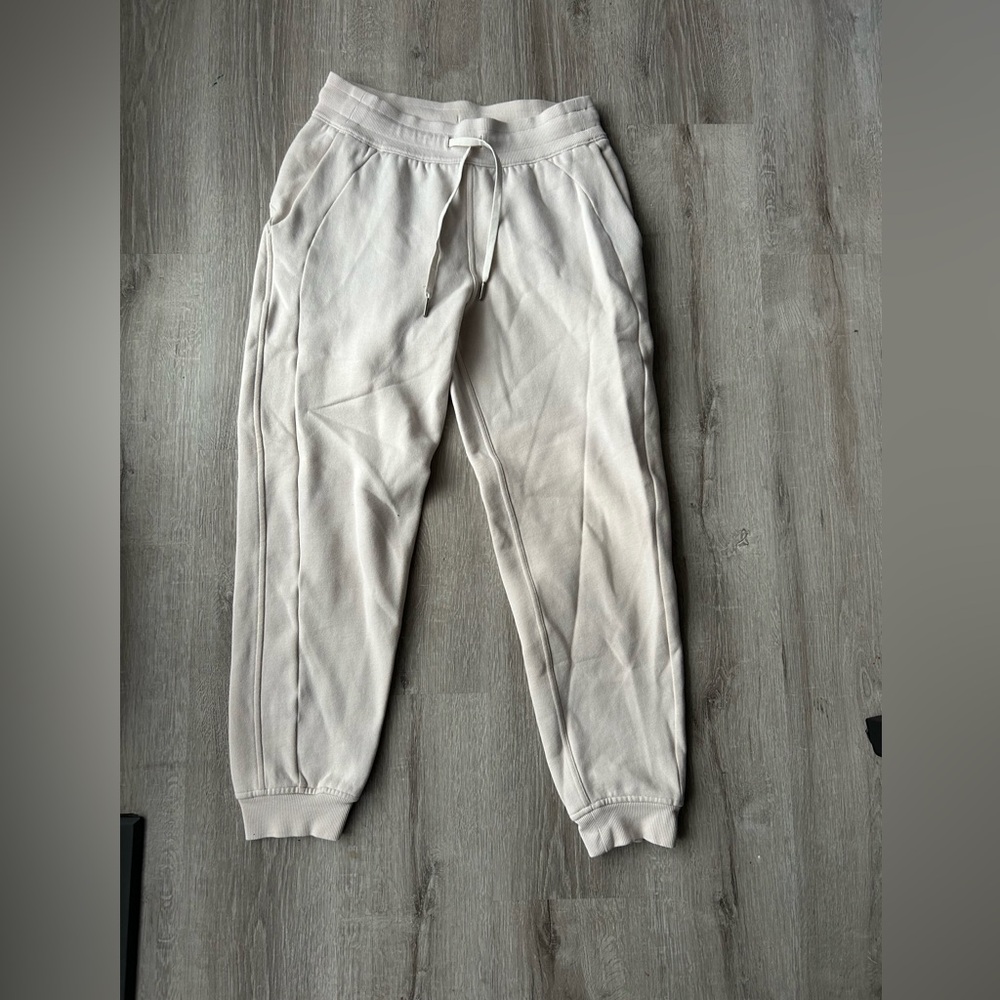 Lululemon off white scuba jogger size 6